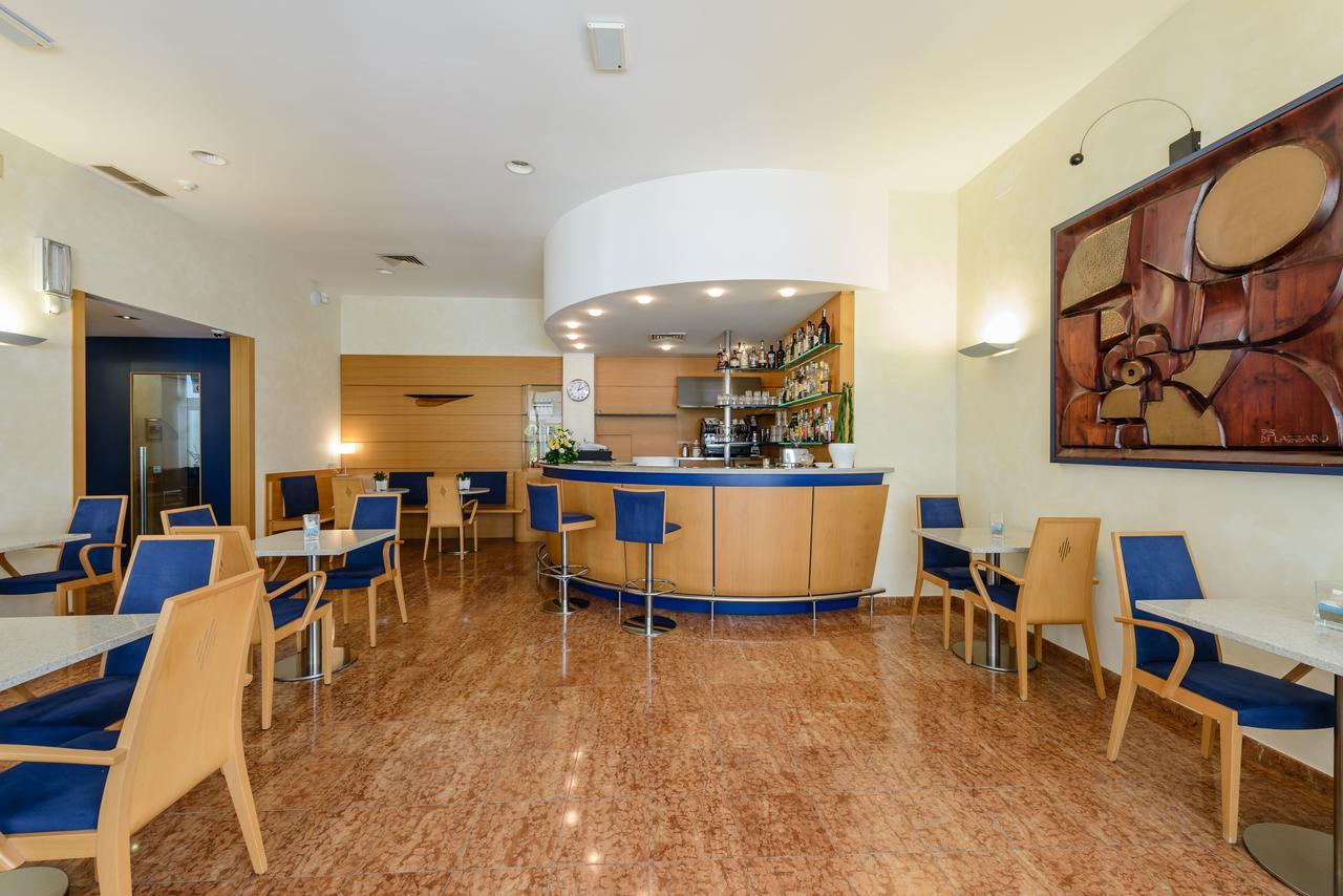 Hotel Bella Venezia Mare Lignano Sabbiadoro Exterior foto